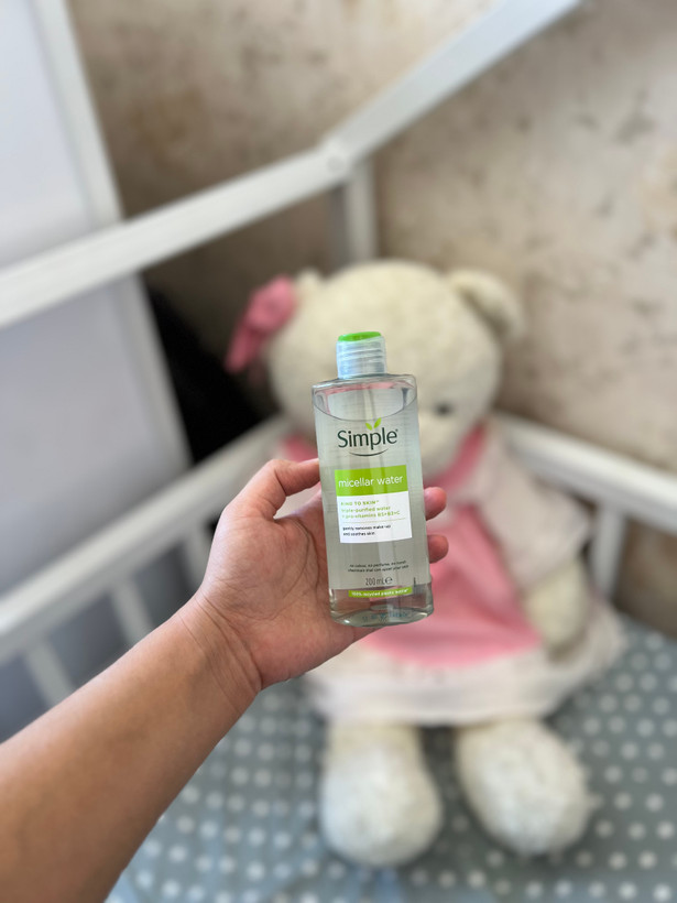 میسلارواتر سیمپل آبرسان و پاک کننده آرایش روی صورت